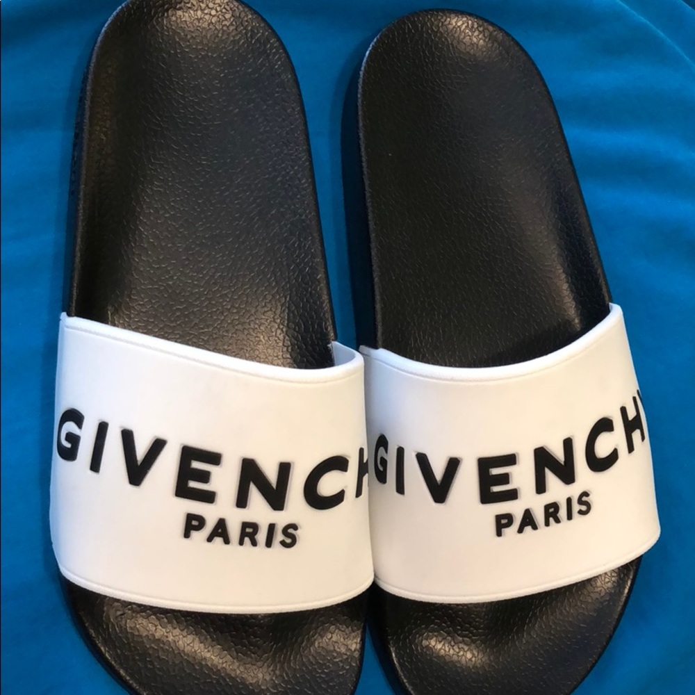 Givenchy sandals ! Like new !! 🎉🎉🎉